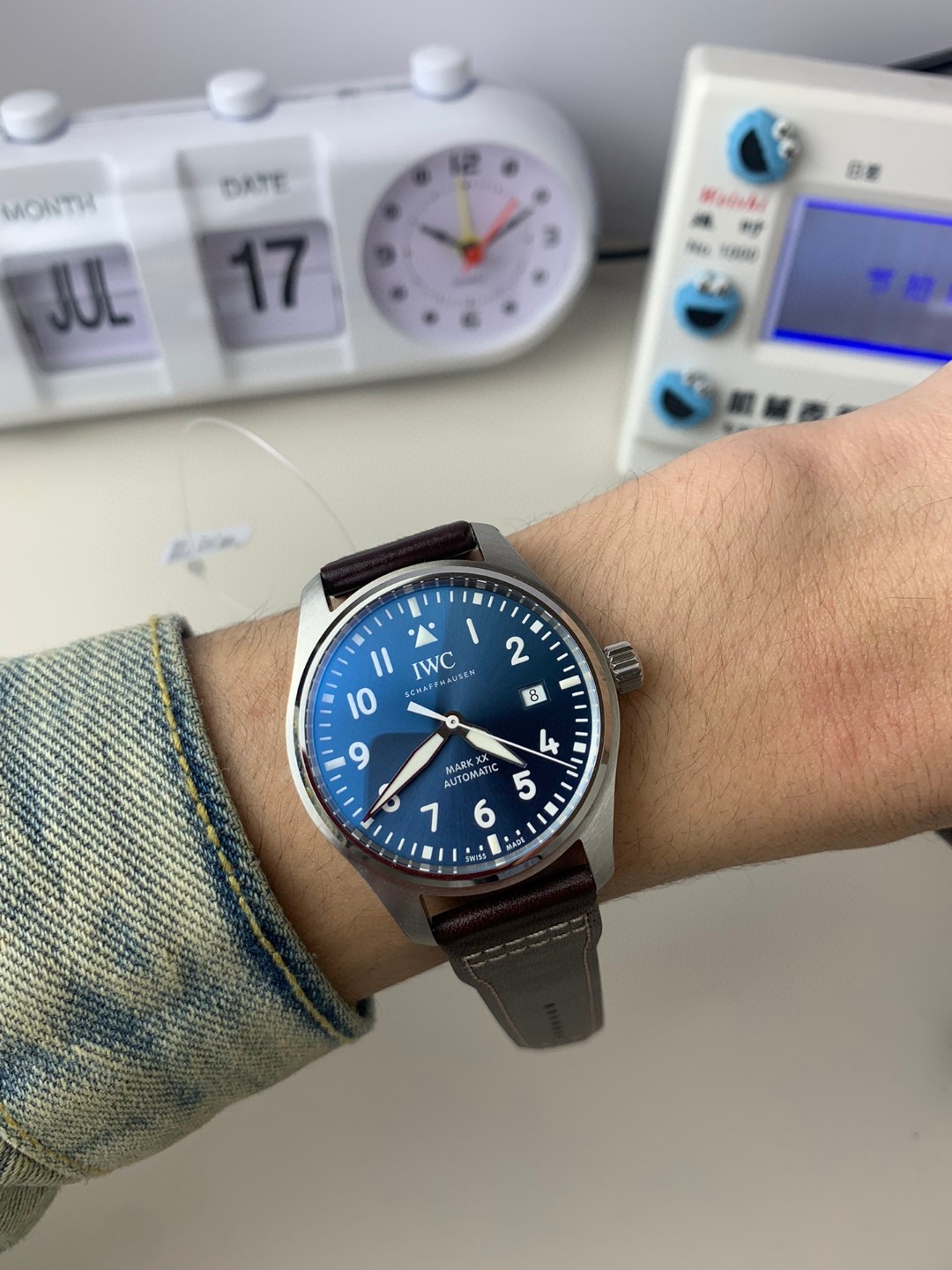 Unknown ⌚ 部分款式 来袭‼ ⌚ 价别错过～名额有限‼ 只降价格不降品质‼ 买就送豪华 五件套包装 让你送人倍有面 夏天漏手腕的季节到了
