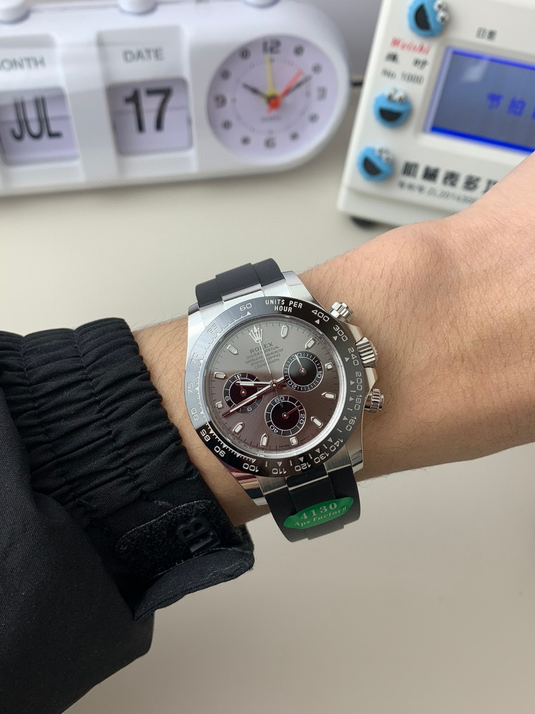 Unknown ⌚ 部分款式 来袭‼ ⌚ 价别错过～名额有限‼ 只降价格不降品质‼ 买就送豪华 五件套包装 让你送人倍有面 夏天漏手腕的季节到了