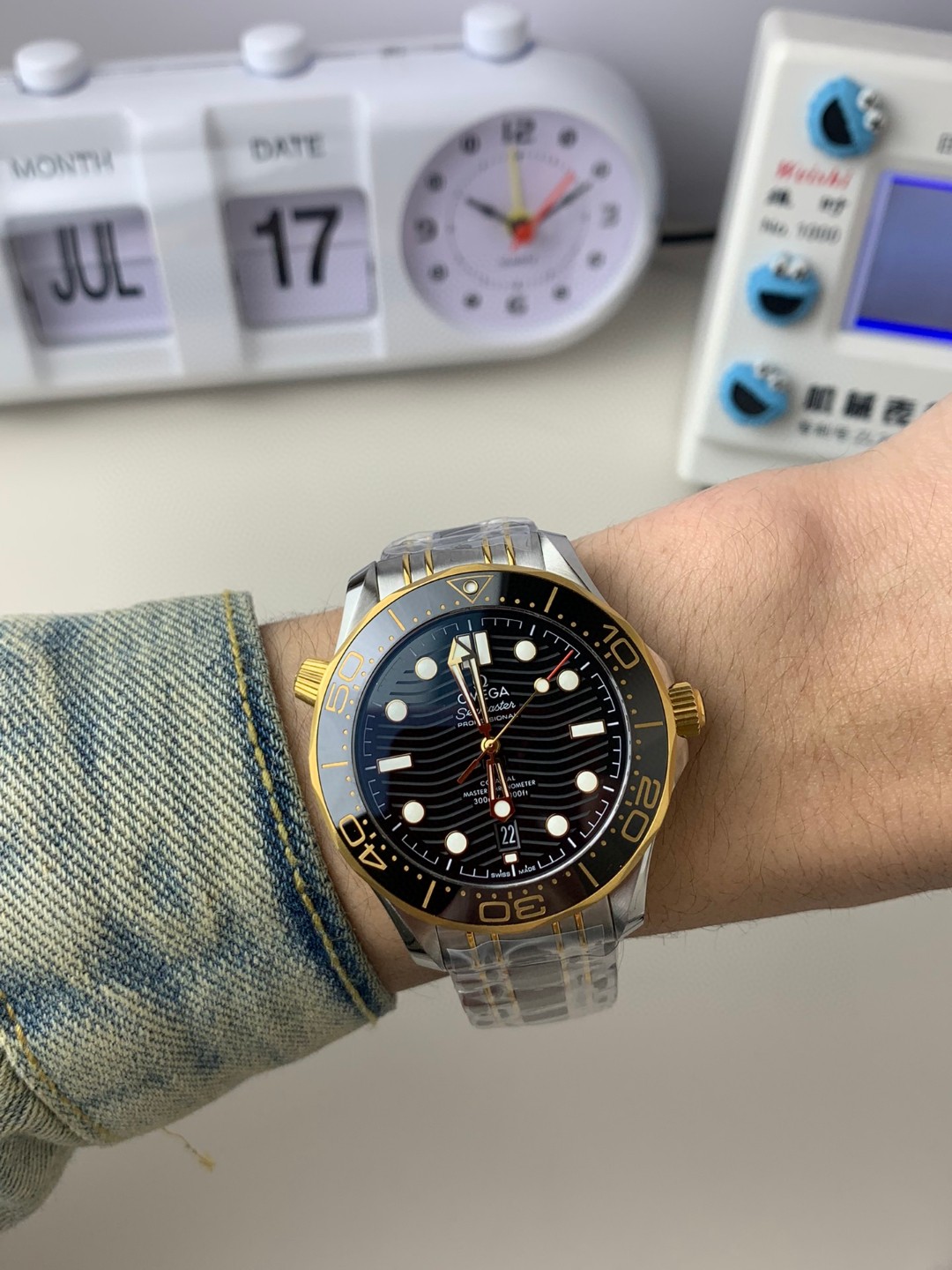 Unknown ⌚ 部分款式 来袭‼ ⌚ 价别错过～名额有限‼ 只降价格不降品质‼ 买就送豪华 五件套包装 让你送人倍有面 夏天漏手腕的季节到了