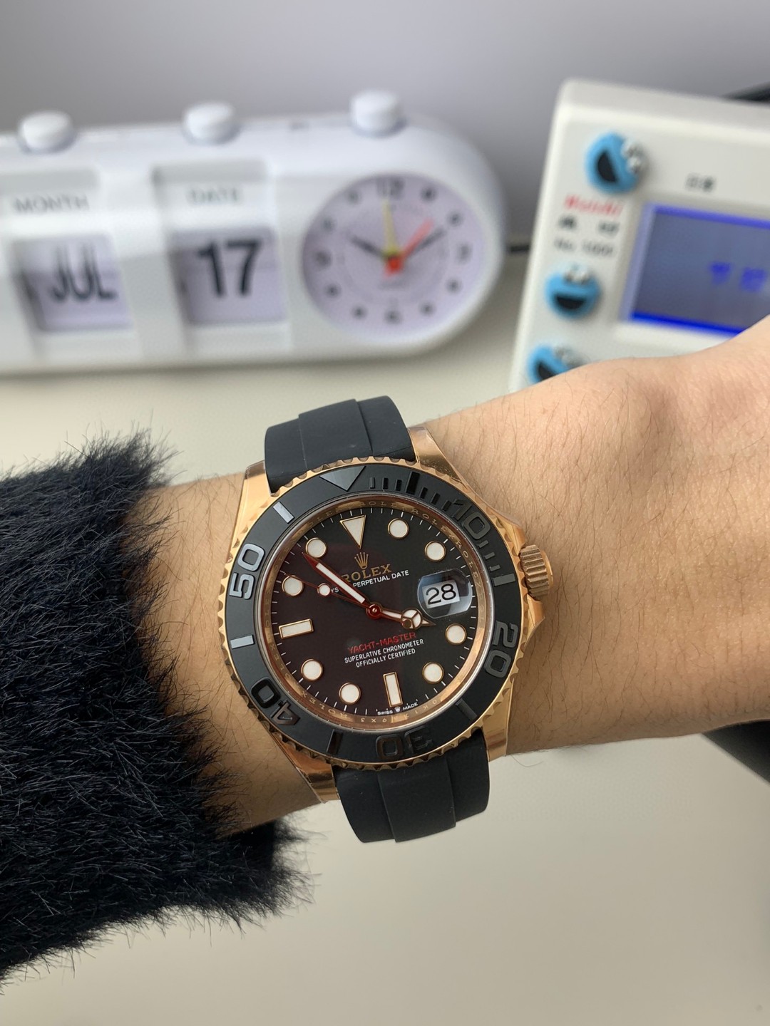 Unknown ⌚ 部分款式 来袭‼ ⌚ 价别错过～名额有限‼ 只降价格不降品质‼ 买就送豪华 五件套包装 让你送人倍有面 夏天漏手腕的季节到了