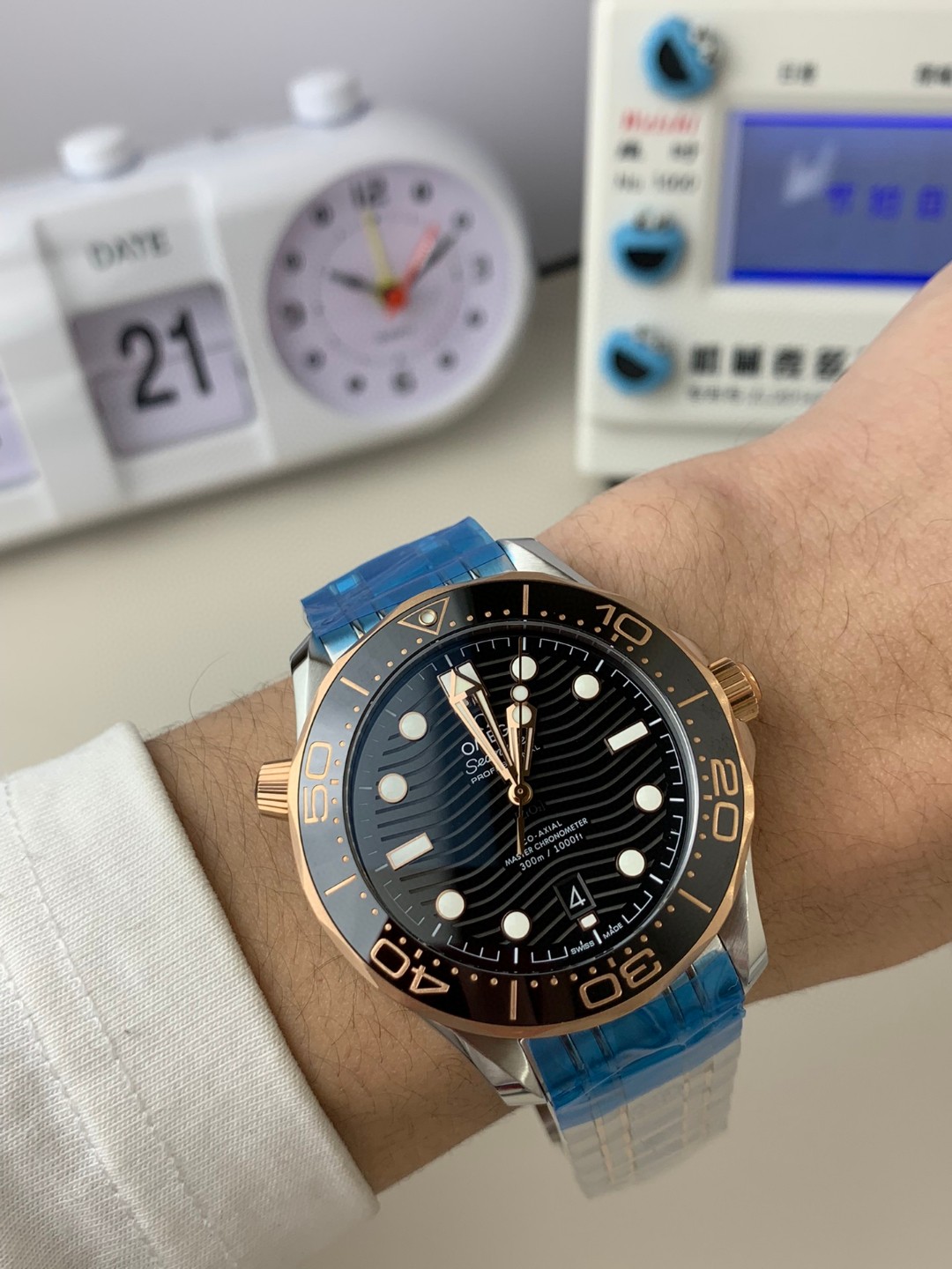 Unknown ⌚ 部分款式 来袭‼ ⌚ 价别错过～名额有限‼ 只降价格不降品质‼ 买就送豪华 五件套包装 让你送人倍有面 夏天漏手腕的季节到了