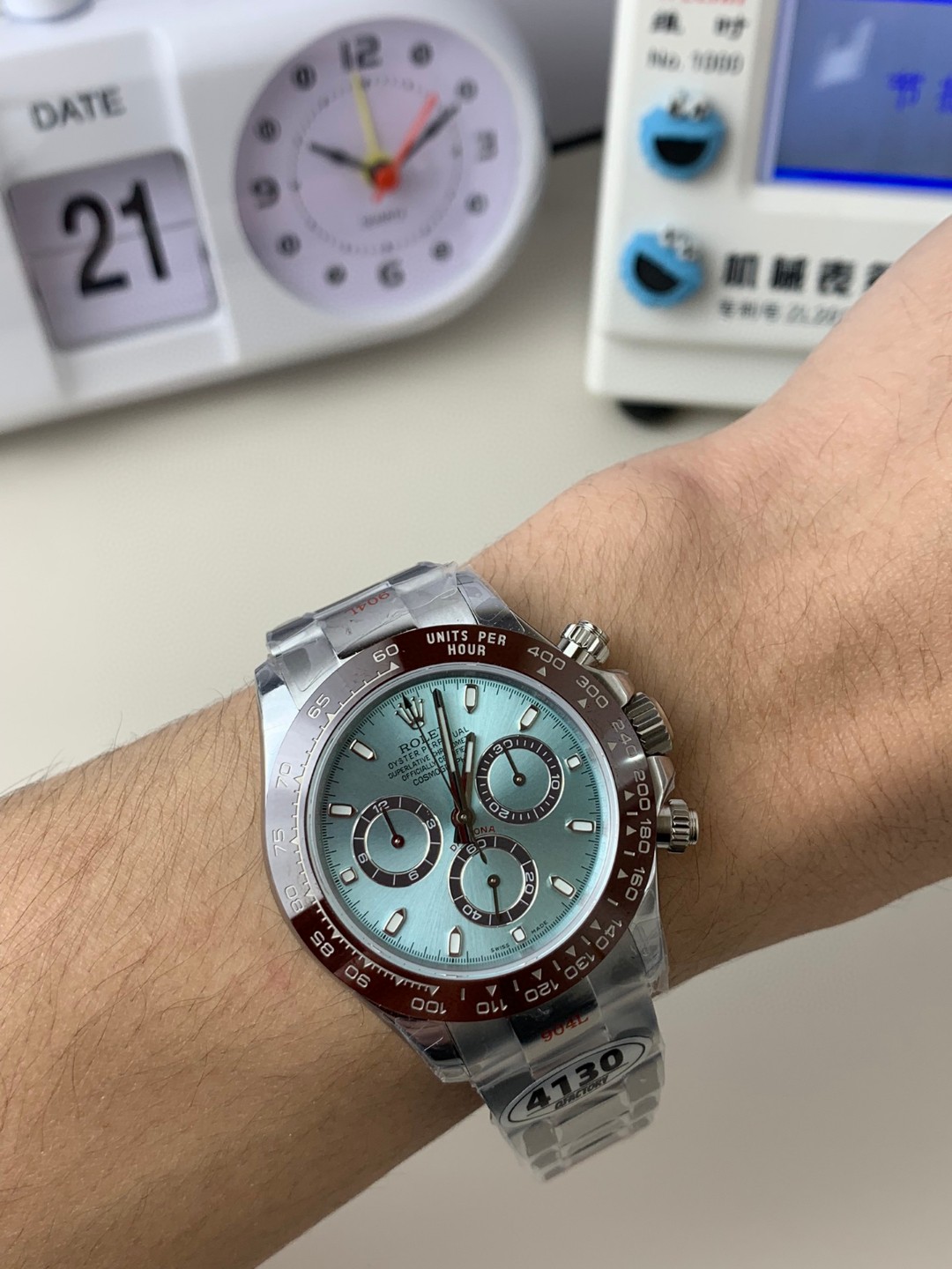 Unknown ⌚ 部分款式 来袭‼ ⌚ 价别错过～名额有限‼ 只降价格不降品质‼ 买就送豪华 五件套包装 让你送人倍有面 夏天漏手腕的季节到了