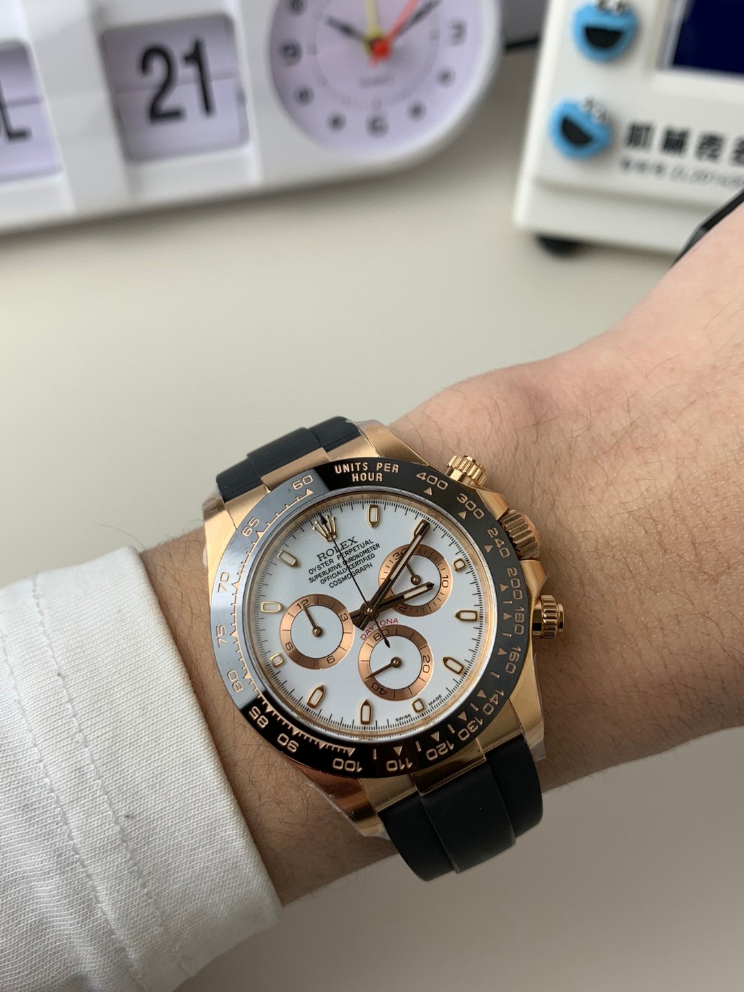 Unknown ⌚ 部分款式 来袭‼ ⌚ 价别错过～名额有限‼ 只降价格不降品质‼ 买就送豪华 五件套包装 让你送人倍有面 夏天漏手腕的季节到了