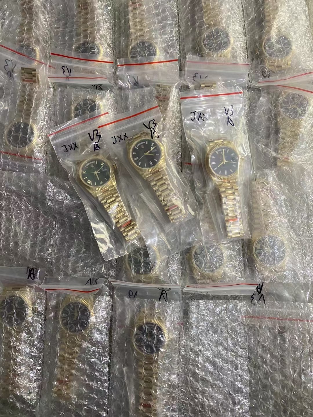 Unknown 特价中～款式齐全， 秒 ， 名额数量不多别错过