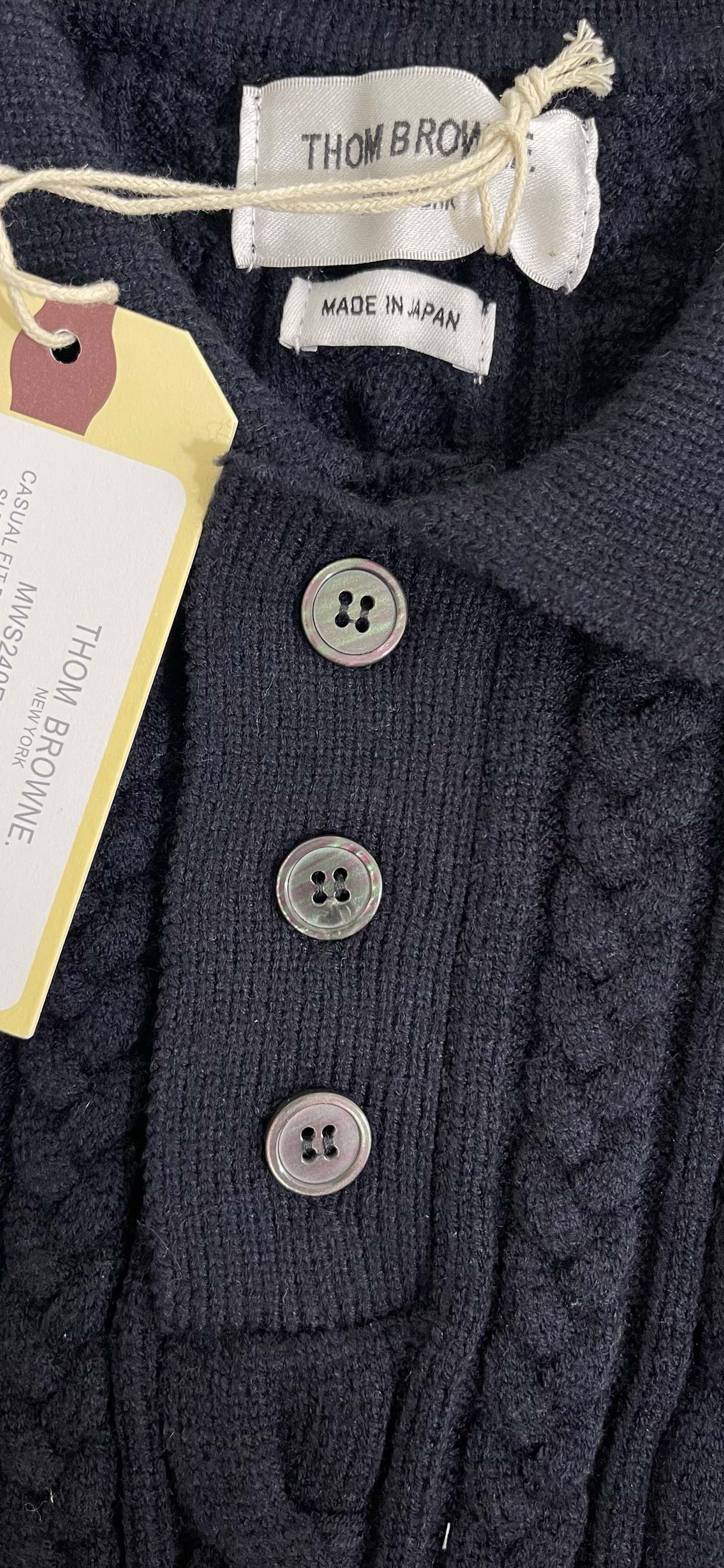 价格280 Thom Browne🇳🇱 TB新款Polo四杠粗针麻花针织衫，针路紧密 袖子四条杠针织而成