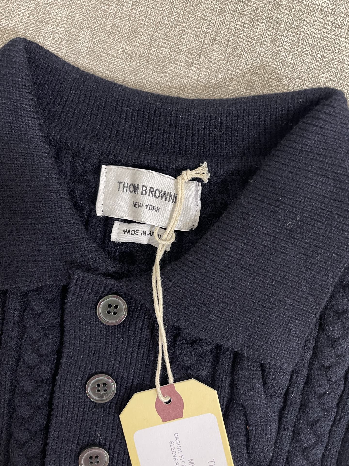 价格280 Thom Browne🇳🇱 TB新款Polo四杠粗针麻花针织衫，针路紧密 袖子四条杠针织而成