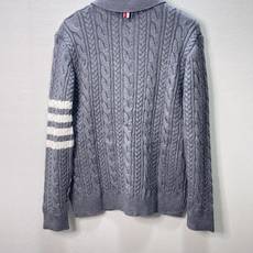 价格280 Thom Browne🇳🇱 TB新款Polo四杠粗针麻花针织衫,针路紧密 袖子四条杠针织而成 价格280 Thom Browne🇳🇱 TB新款Polo四杠粗针麻花针织衫,针路紧密 袖子四条杠针织而成