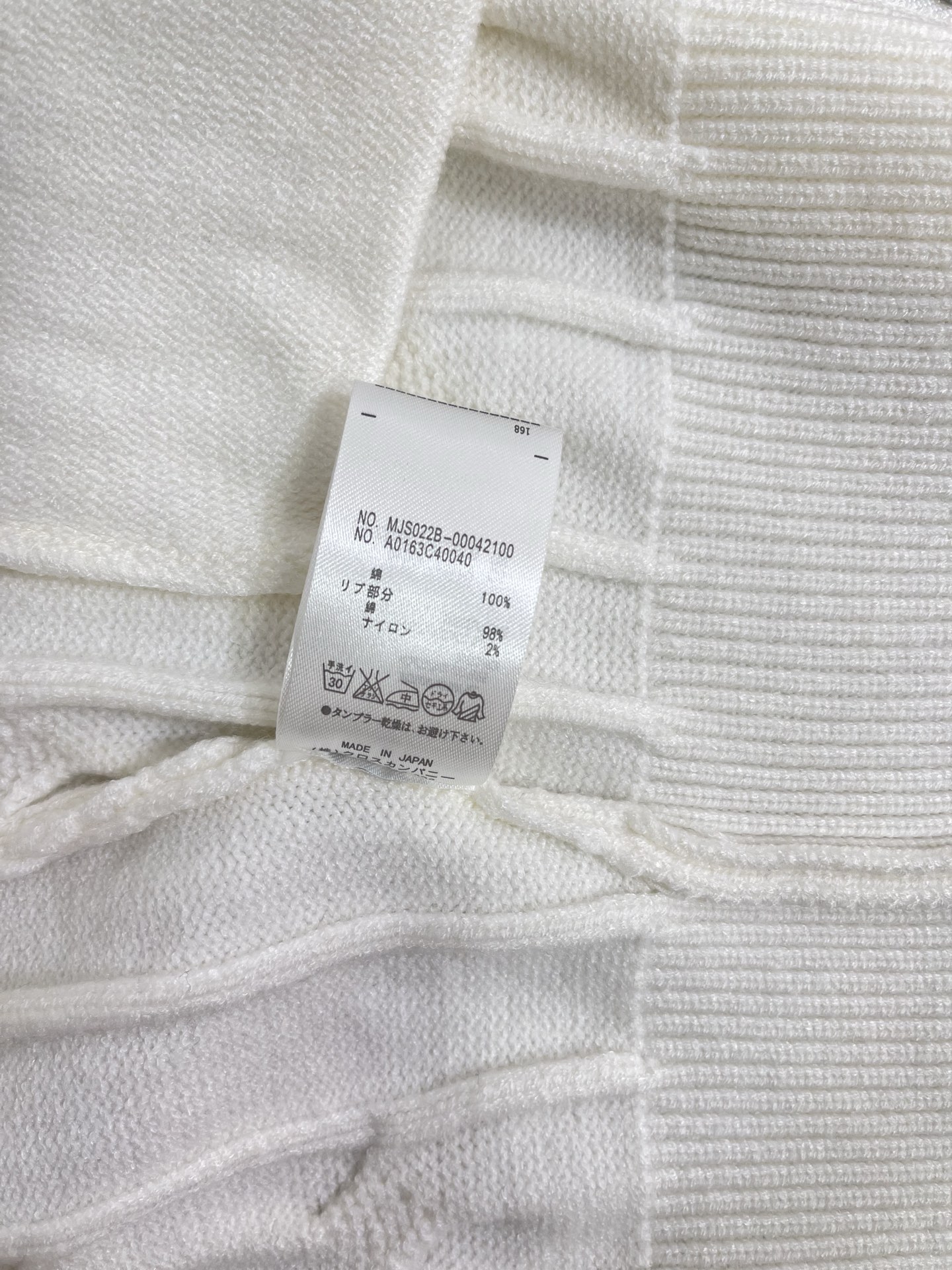 价格300 Thom Browne🇳🇱TB新款麻花拉链开衫毛衣，采用优质麻花针织面料，精致的编织纹理，袖