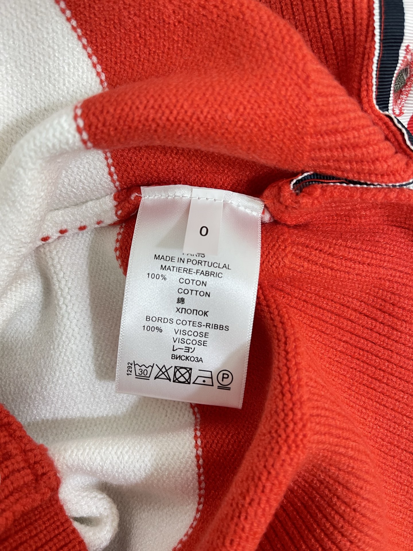 价格270 Thom Browne🇳🇱TB新款条纹针织衫，红白拼色和蓝白拼色两款，经典四条杠设计，袖口纽