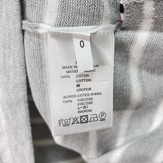 价格250 Thom Browne🇳🇱TB新款条纹长袖针织衫,经典条纹设计圆领毛衣,圆领螺纹边,简约百搭 价格250 Thom Browne🇳🇱TB新款条纹长袖针织衫,经典条纹设计圆领毛衣,圆领螺纹边,简约百搭