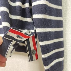价格250 Thom Browne🇳🇱TB新款条纹长袖针织衫,经典条纹设计圆领毛衣,圆领螺纹边,简约百搭 价格250 Thom Browne🇳🇱TB新款条纹长袖针织衫,经典条纹设计圆领毛衣,圆领螺纹边,简约百搭