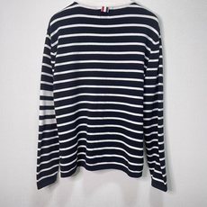 价格250 Thom Browne🇳🇱TB新款条纹长袖针织衫,经典条纹设计圆领毛衣,圆领螺纹边,简约百搭 价格250 Thom Browne🇳🇱TB新款条纹长袖针织衫,经典条纹设计圆领毛衣,圆领螺纹边,简约百搭