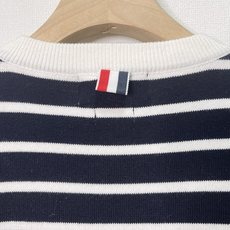 价格250 Thom Browne🇳🇱TB新款条纹长袖针织衫,经典条纹设计圆领毛衣,圆领螺纹边,简约百搭 价格250 Thom Browne🇳🇱TB新款条纹长袖针织衫,经典条纹设计圆领毛衣,圆领螺纹边,简约百搭