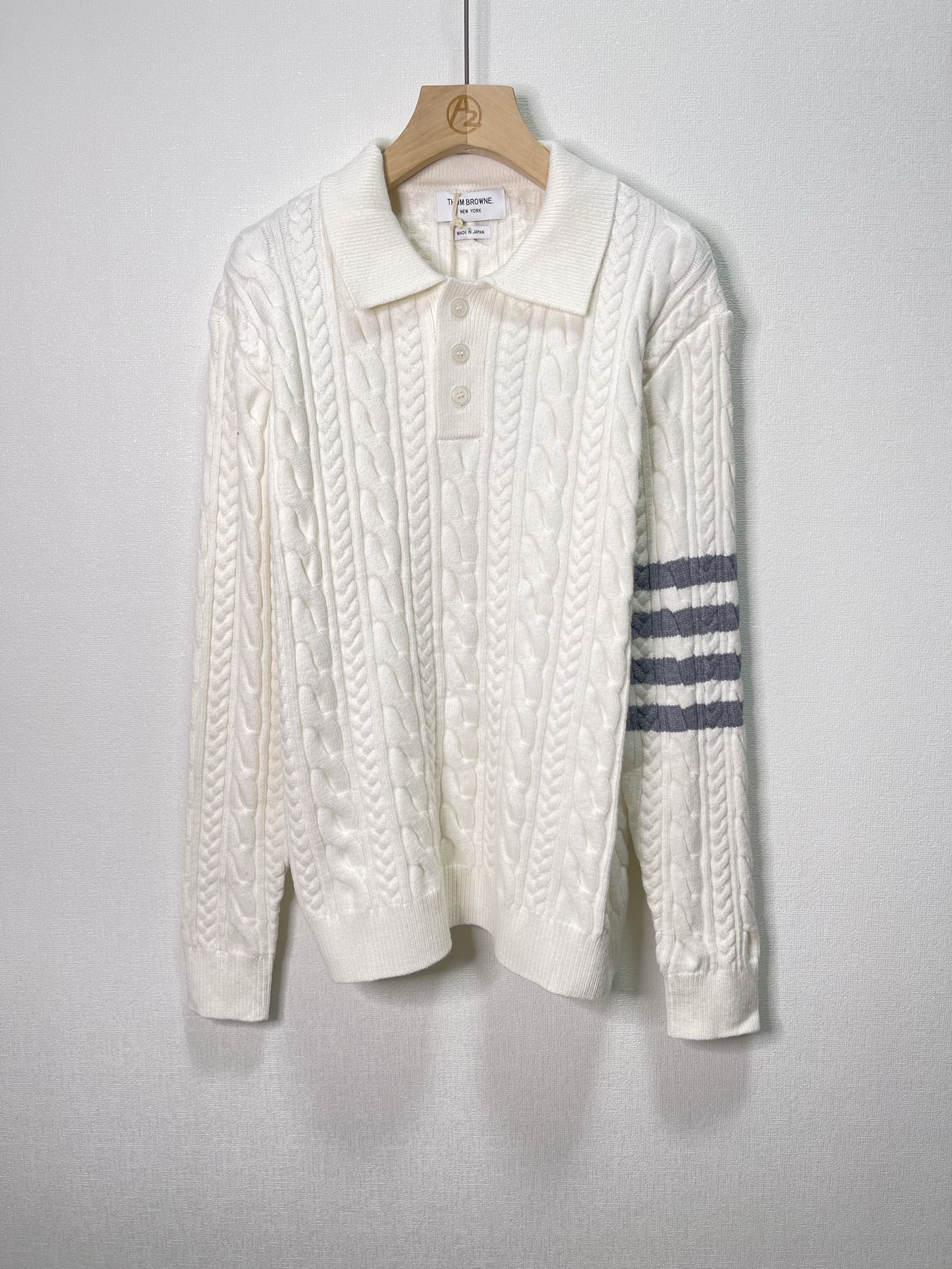 价格280 Thom Browne🇳🇱 TB新款Polo四杠粗针麻花针织衫，针路紧密 袖子四条杠针织而成