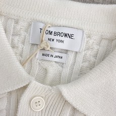 价格280 Thom Browne🇳🇱 TB新款Polo四杠粗针麻花针织衫,针路紧密 袖子四条杠针织而成 价格280 Thom Browne🇳🇱 TB新款Polo四杠粗针麻花针织衫,针路紧密 袖子四条杠针织而成