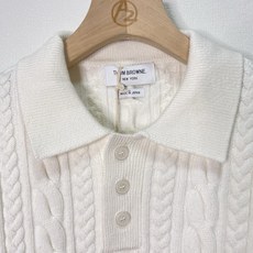 价格280 Thom Browne🇳🇱 TB新款Polo四杠粗针麻花针织衫,针路紧密 袖子四条杠针织而成 价格280 Thom Browne🇳🇱 TB新款Polo四杠粗针麻花针织衫,针路紧密 袖子四条杠针织而成