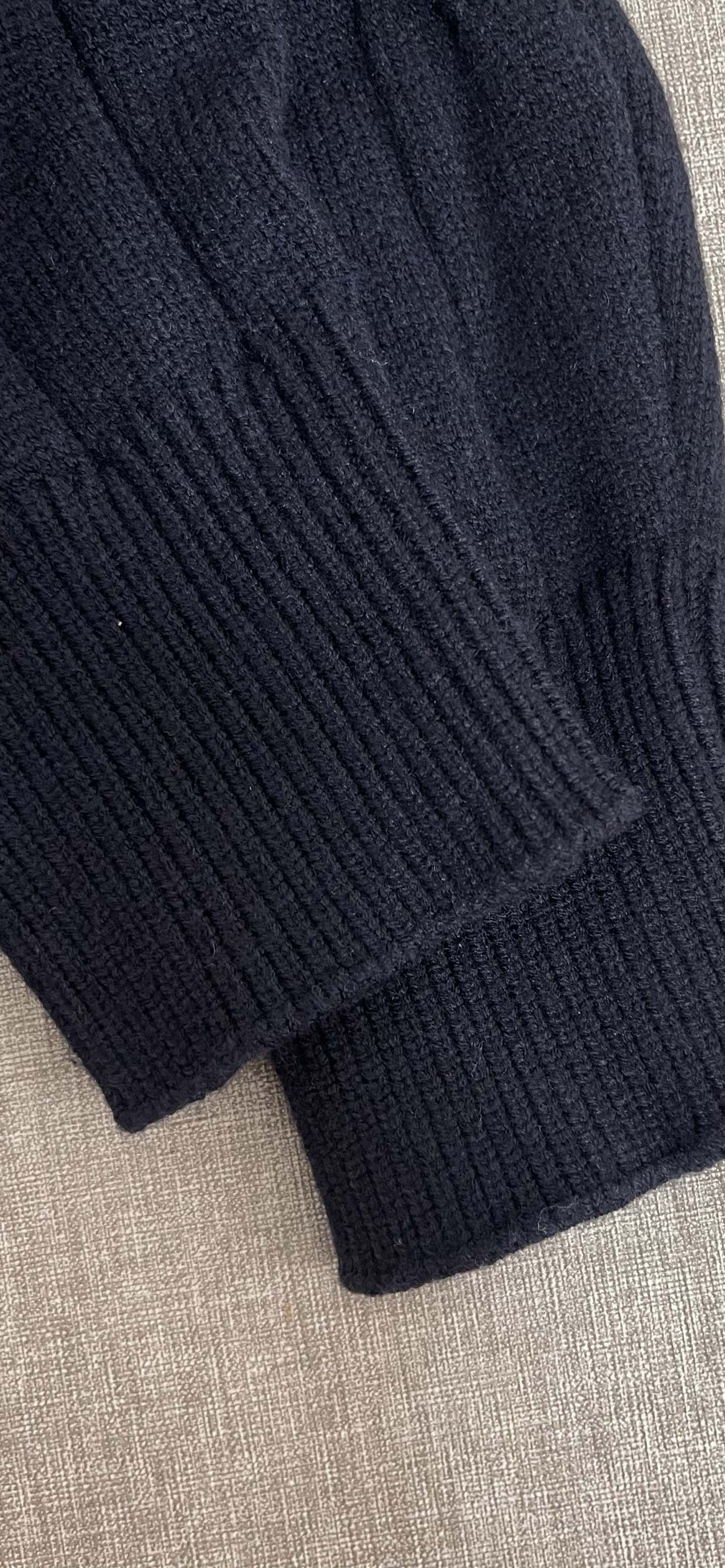 价格300 Thom Browne🇳🇱TB新款麻花拉链开衫毛衣，采用优质麻花针织面料，精致的编织纹理，袖