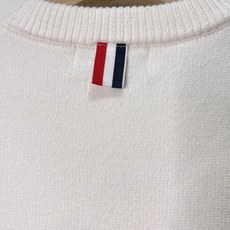 价格270 Thom Browne🇳🇱TB新款圆领菱形针织毛衣,经典四条纹袖口设计,菱形编织纹理立体有型 价格270 Thom Browne🇳🇱TB新款圆领菱形针织毛衣,经典四条纹袖口设计,菱形编织纹理立体有型