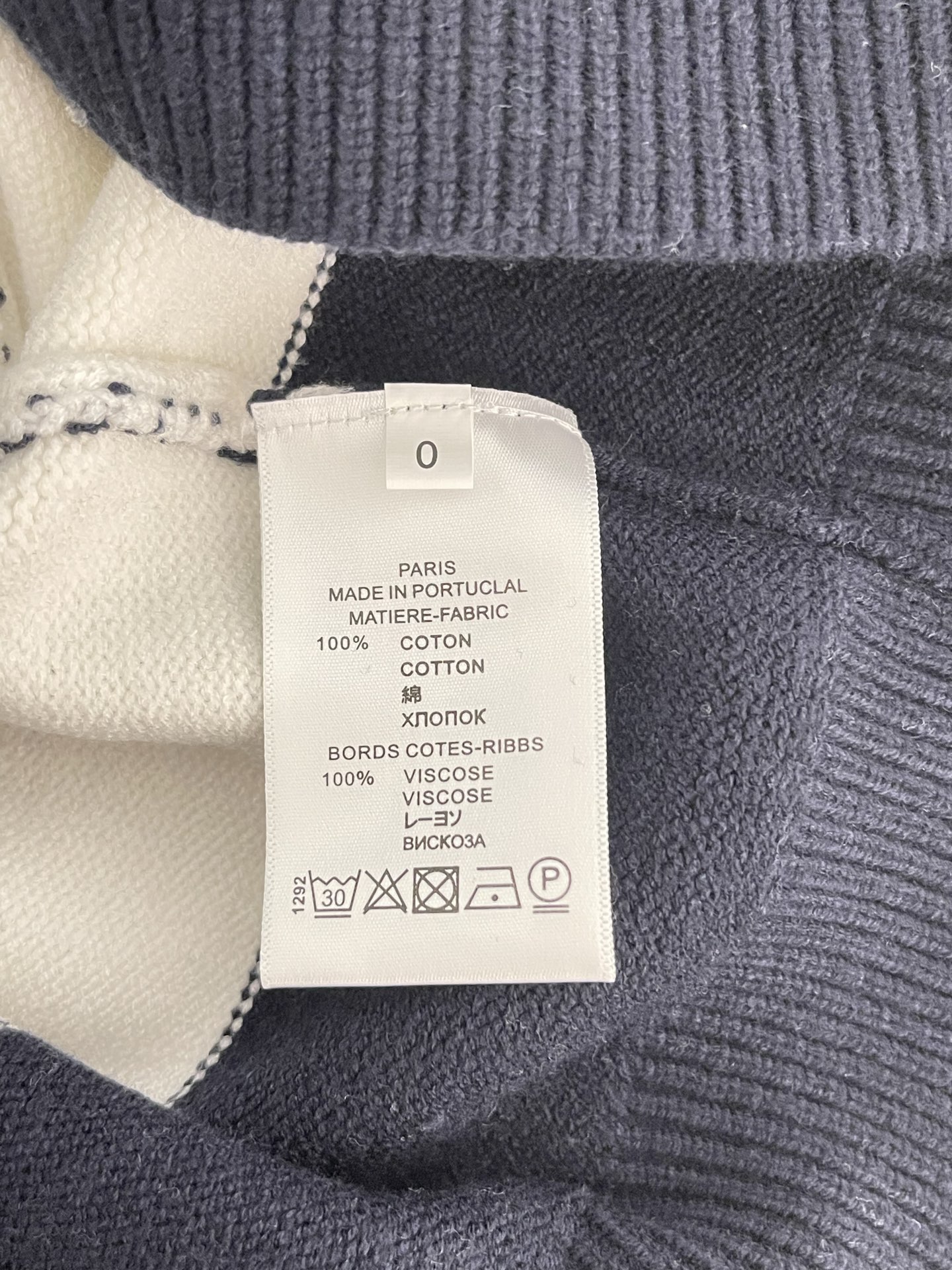 价格270 Thom Browne🇳🇱TB新款条纹针织POLO衫，经典款式，撞色设计，袖子四杠针织点缀。