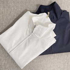 价格310 Thom Browne🇳🇱TB新款高领夹克 防撕裂斜纹质感层搭设计 定制双层斜纹面料,高定面 价格310 Thom Browne🇳🇱TB新款高领夹克 防撕裂斜纹质感层搭设计 定制双层斜纹面料,高定面