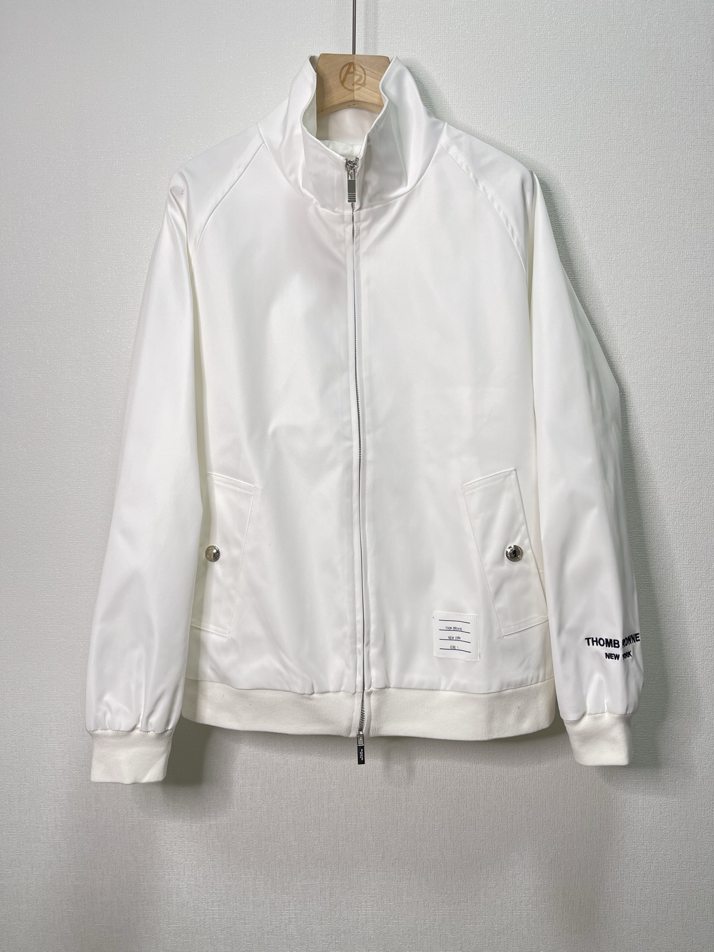 价格310 Thom Browne🇳🇱TB新款高领夹克 防撕裂斜纹质感层搭设计 定制双层斜纹面料，高定面