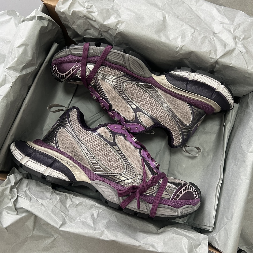 Balenciaga 纯 本Balenciaga Phantom Sneaker 巴黎世家全新做旧十代紫色潮流跑鞋 在延续 Track Trainer 户外轮廓和复杂鞋面结构的同时