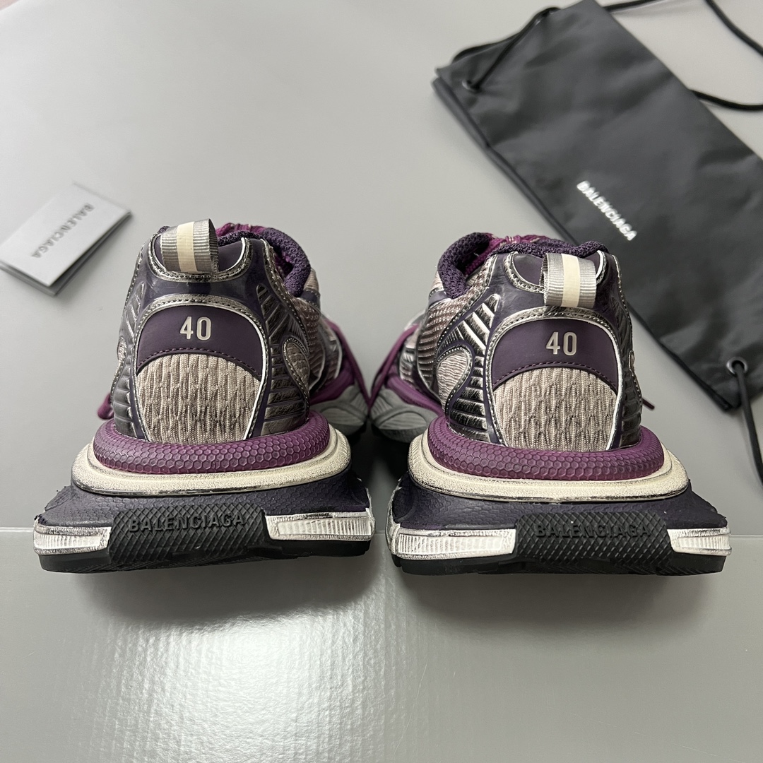 Balenciaga 纯 本Balenciaga Phantom Sneaker 巴黎世家全新做旧十代紫色潮流跑鞋 在延续 Track Trainer 户外轮廓和复杂鞋面结构的同时
