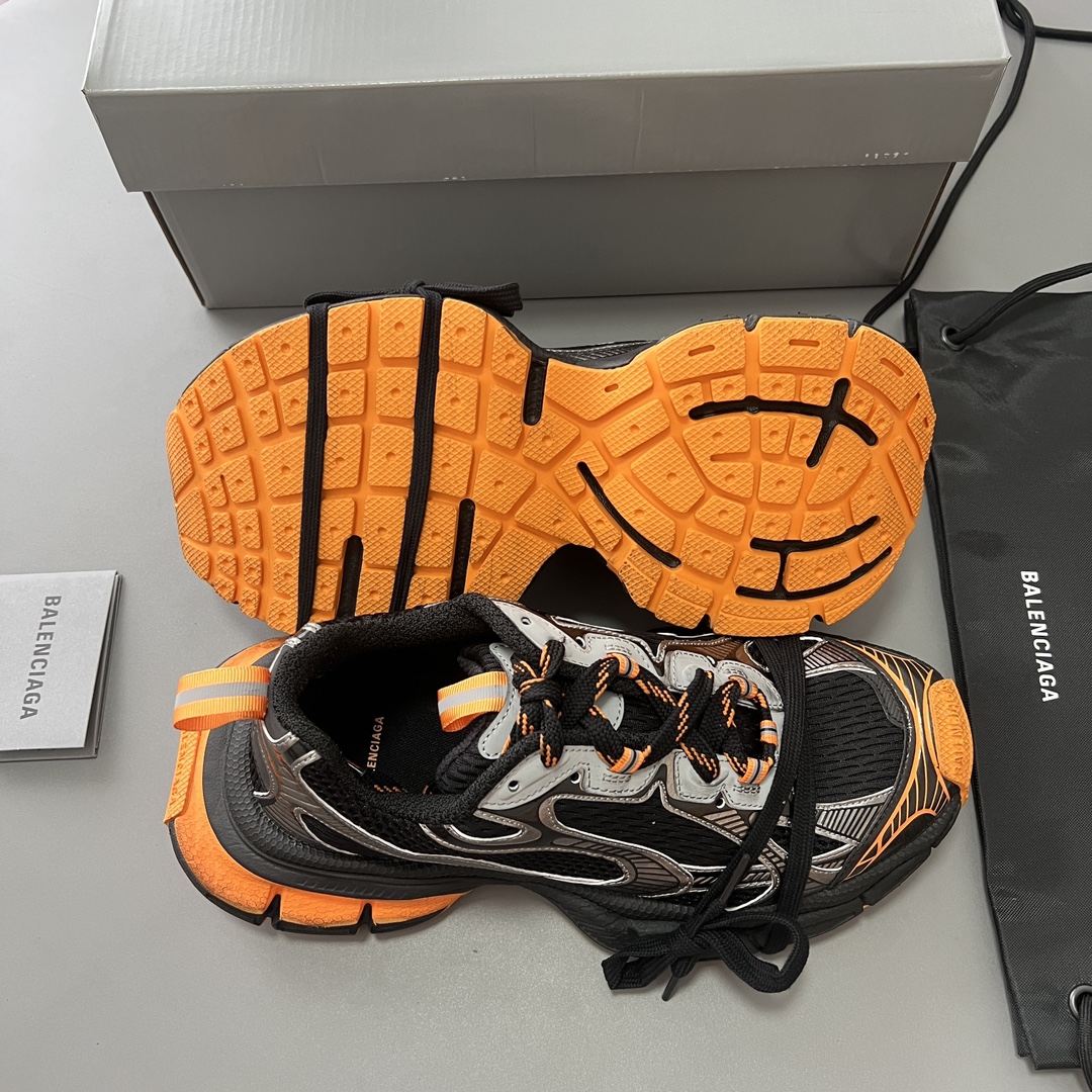 Balenciaga 纯 本Balenciaga Phantom Sneaker 巴黎世家全新做旧十代黑橙潮流跑鞋 在延续 Track Trainer 户外轮廓和复杂鞋面结构的同时