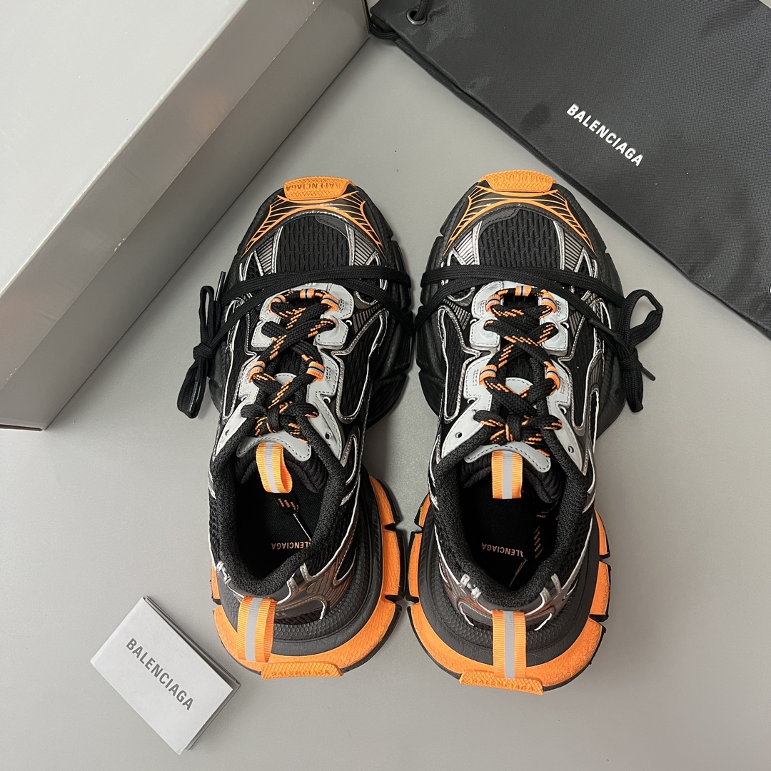 Balenciaga 纯 本Balenciaga Phantom Sneaker 巴黎世家全新做旧十代黑橙潮流跑鞋 在延续 Track Trainer 户外轮廓和复杂鞋面结构的同时