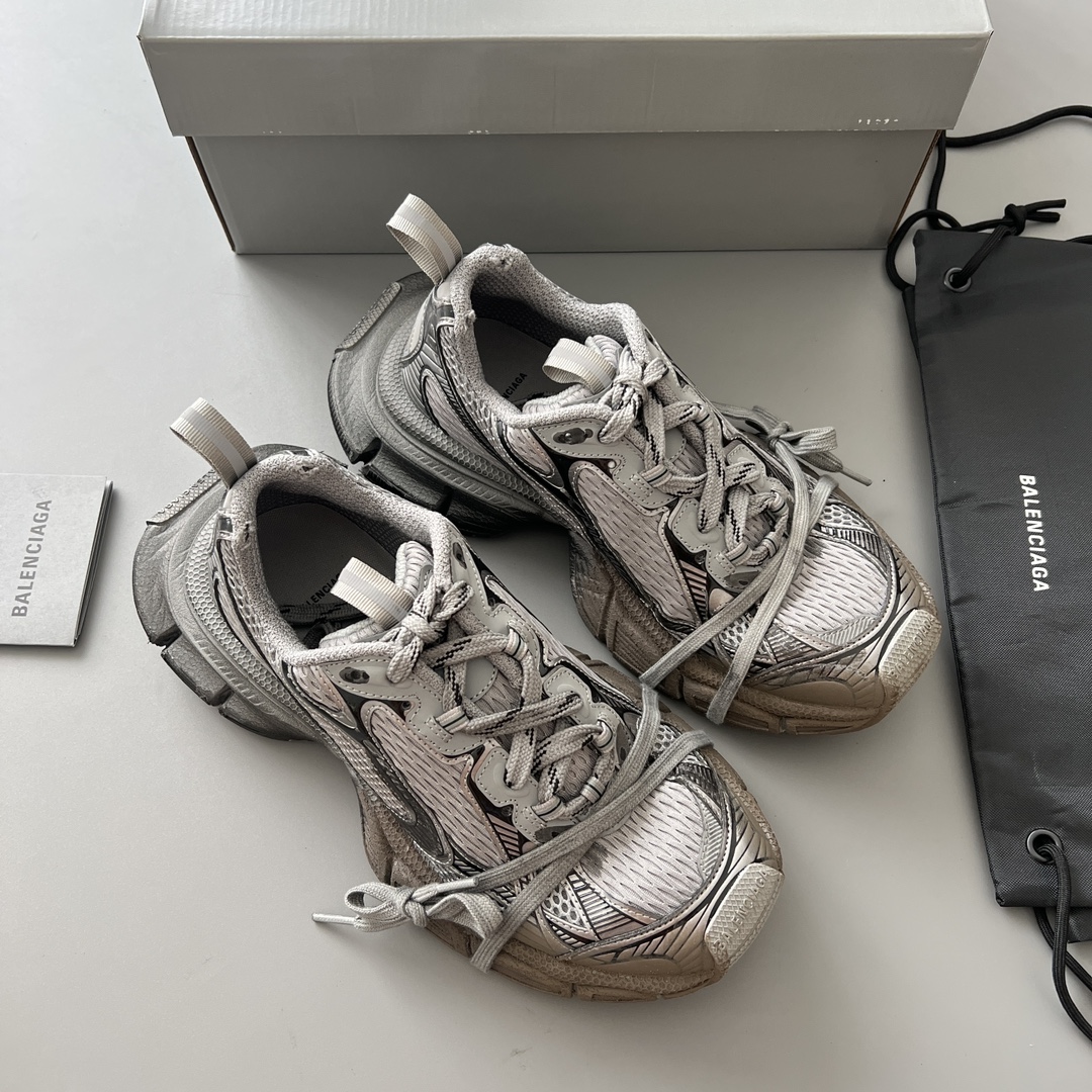 Balenciaga 纯 本Balenciaga Phantom Sneaker 巴黎世家全新做旧十代灰色涂鸦潮流跑鞋 在延续 Track Trainer 户外轮廓和复杂鞋面结构的同时