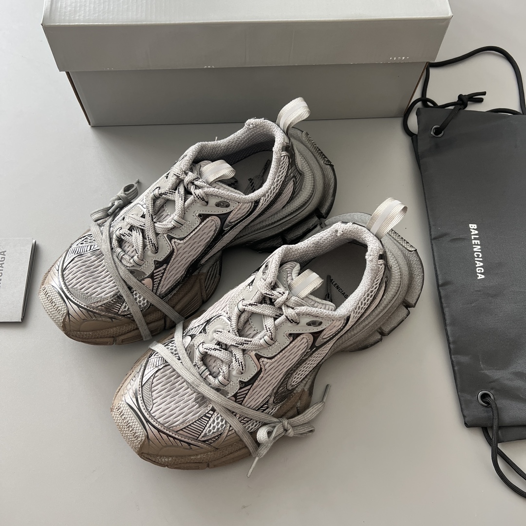 Balenciaga 纯 本Balenciaga Phantom Sneaker 巴黎世家全新做旧十代灰色涂鸦潮流跑鞋 在延续 Track Trainer 户外轮廓和复杂鞋面结构的同时