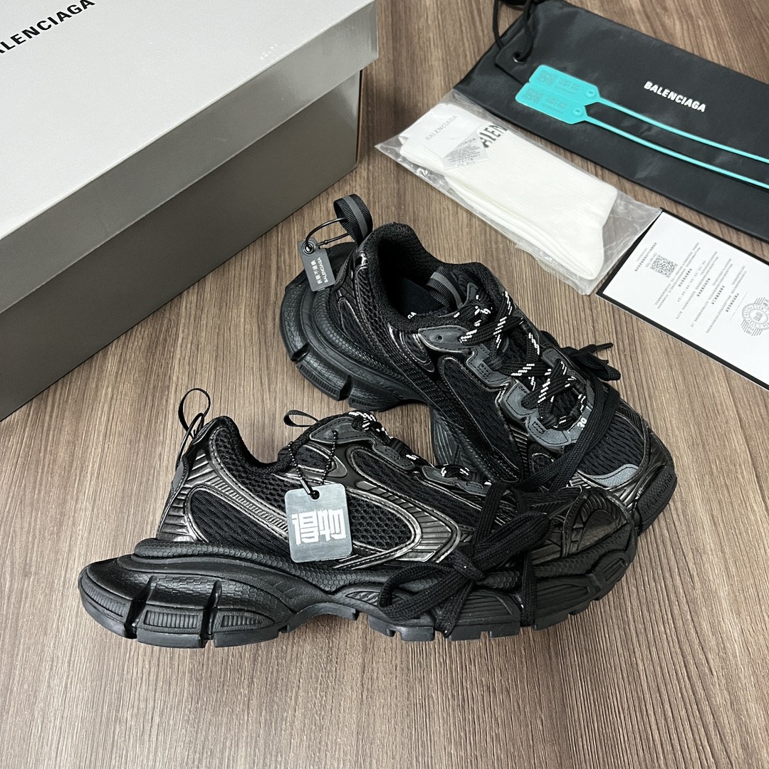 Balenciaga Balenciaga Phantom Sneaker 巴黎世家全新做旧十代黑色潮流跑鞋 在延续 Track Trainer 户外轮廓和复杂鞋面结构的同时
