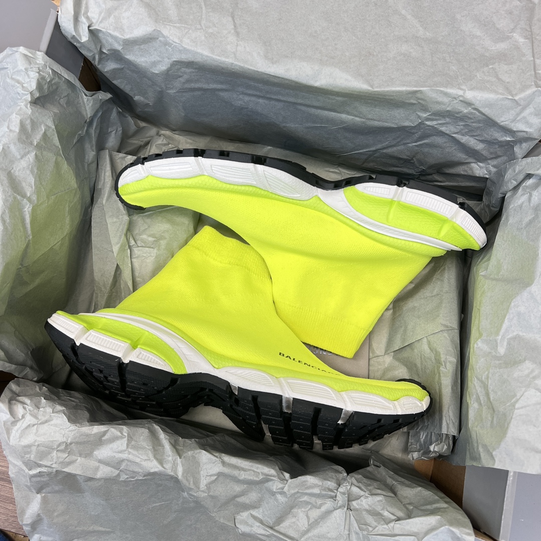 Balenciaga 纯原Balenciaga 巴黎世家 3XL荧光黄袜子靴 潮流跑鞋 在延续 Track Trainer 户外轮廓和复杂鞋面结构的同时