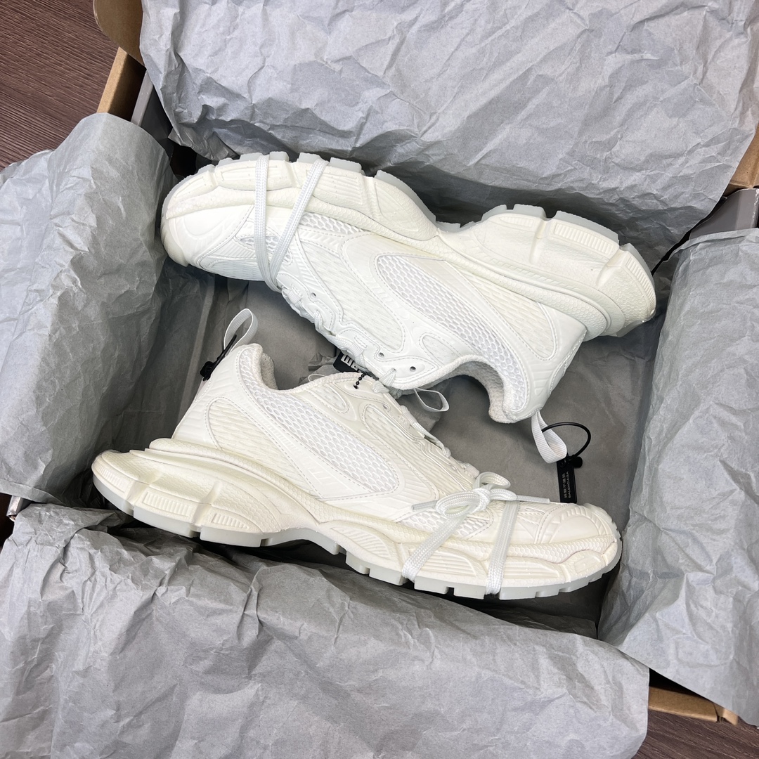 Balenciaga Balenciaga Phantom Sneaker 3XL 巴黎世家全新做旧十代潮流跑鞋 在延续 Track Trainer 户外轮廓和复杂鞋面结构的同时