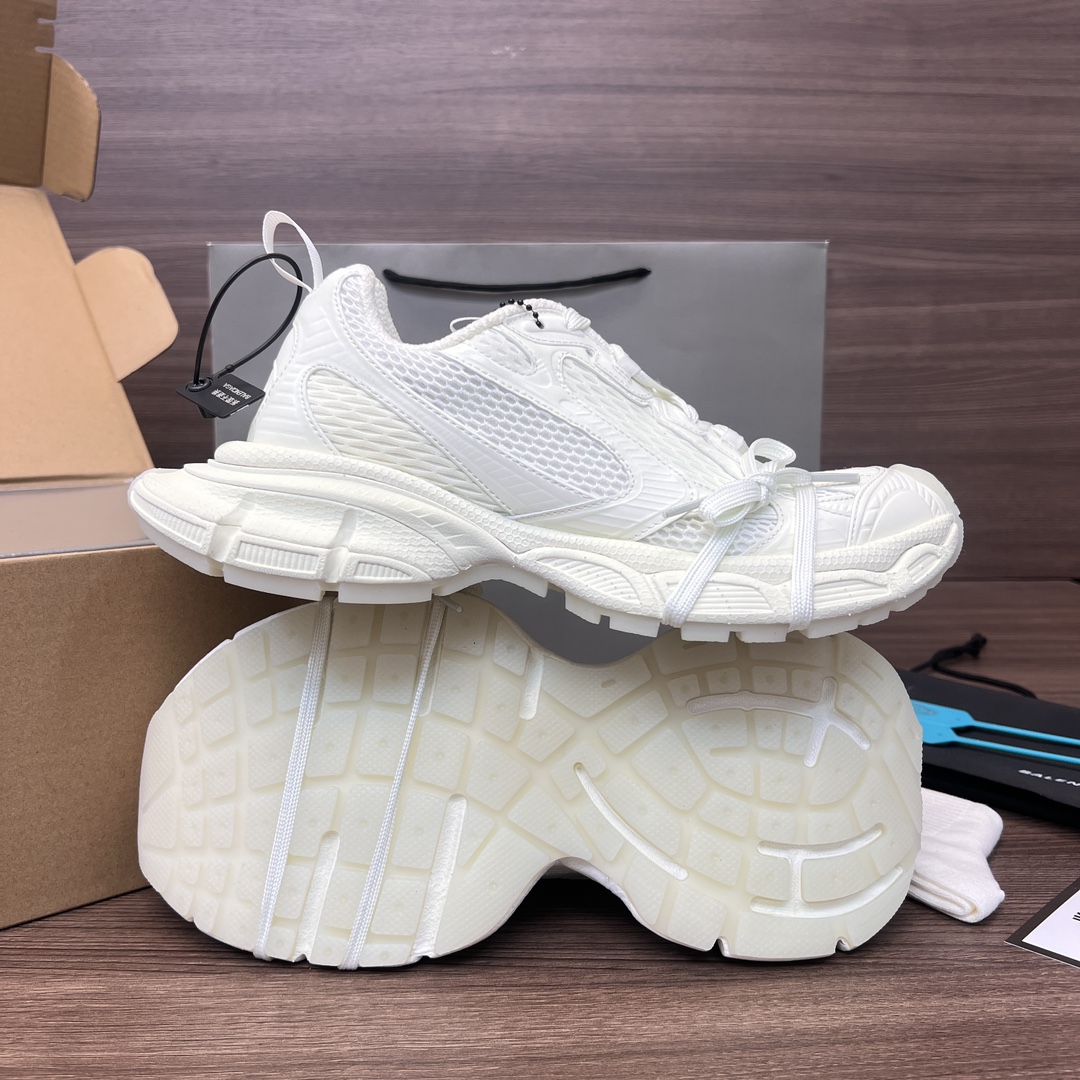 Balenciaga Balenciaga Phantom Sneaker 3XL 巴黎世家全新做旧十代潮流跑鞋 在延续 Track Trainer 户外轮廓和复杂鞋面结构的同时