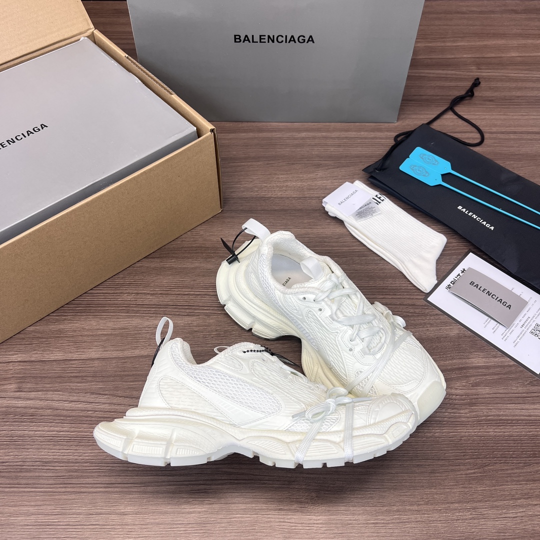 Balenciaga Balenciaga Phantom Sneaker 3XL 巴黎世家全新做旧十代潮流跑鞋 在延续 Track Trainer 户外轮廓和复杂鞋面结构的同时