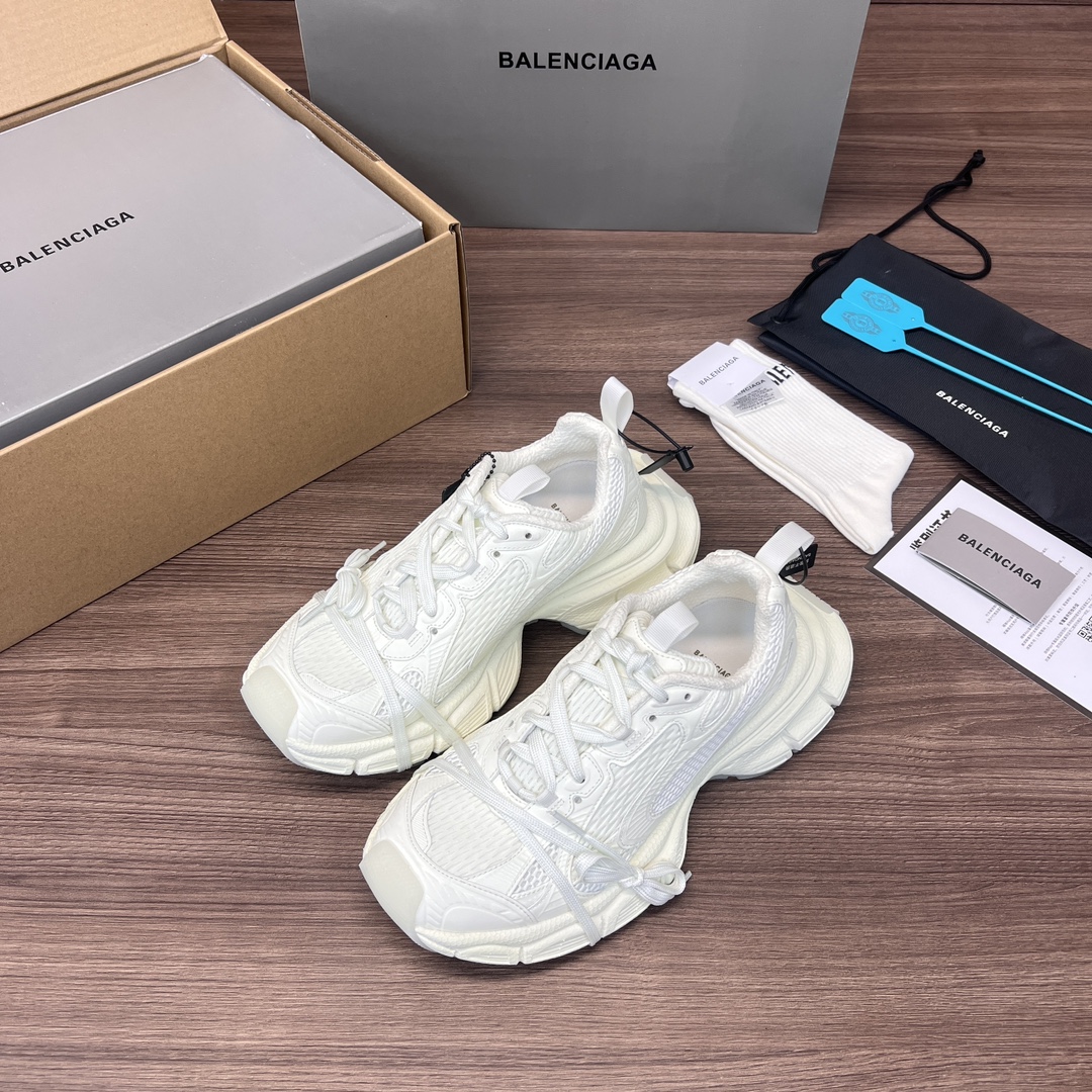 Balenciaga Balenciaga Phantom Sneaker 3XL 巴黎世家全新做旧十代潮流跑鞋 在延续 Track Trainer 户外轮廓和复杂鞋面结构的同时