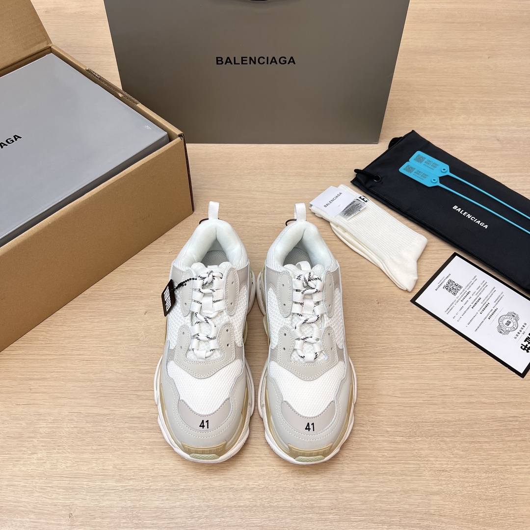 NO:258408,The intermediate version of Balenciaga, the first-generation dad shoes, like Kanye West, has created a running shoe that reveals the 