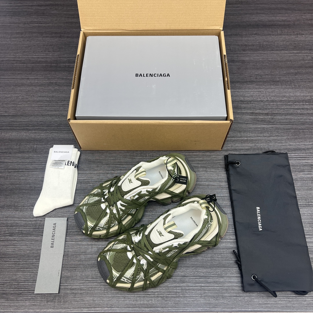 Balenciaga 纯 本Balenciaga Phantom Sneaker 巴黎世家全新做旧十代绑带潮流跑鞋 在延续 Track Trainer 户外轮廓和复杂鞋面结构的同时