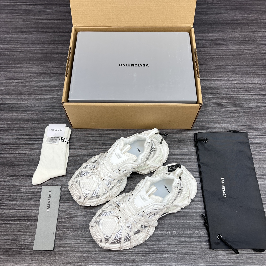 Balenciaga 纯 本Balenciaga Phantom Sneaker 巴黎世家全新做旧十代绑带潮流跑鞋 在延续 Track Trainer 户外轮廓和复杂鞋面结构的同时