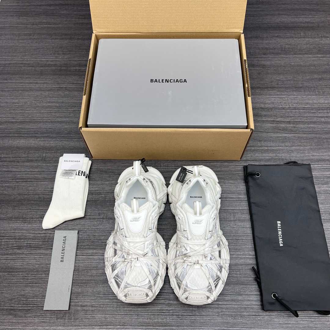 Balenciaga 纯 本Balenciaga Phantom Sneaker 巴黎世家全新做旧十代绑带潮流跑鞋 在延续 Track Trainer 户外轮廓和复杂鞋面结构的同时