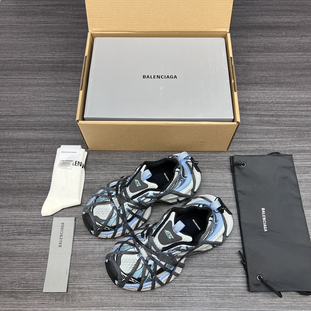 Balenciaga 纯 本Balenciaga Phantom Sneaker 巴黎世家全新做旧十代绑带潮流跑鞋 在延续 Track Trainer 户外轮廓和复杂鞋面结构的同时