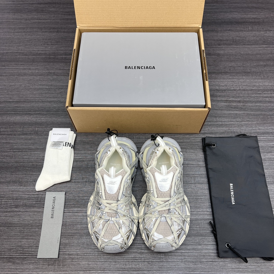 Balenciaga 纯 本Balenciaga Phantom Sneaker 巴黎世家全新做旧十代绑带潮流跑鞋 在延续 Track Trainer 户外轮廓和复杂鞋面结构的同时