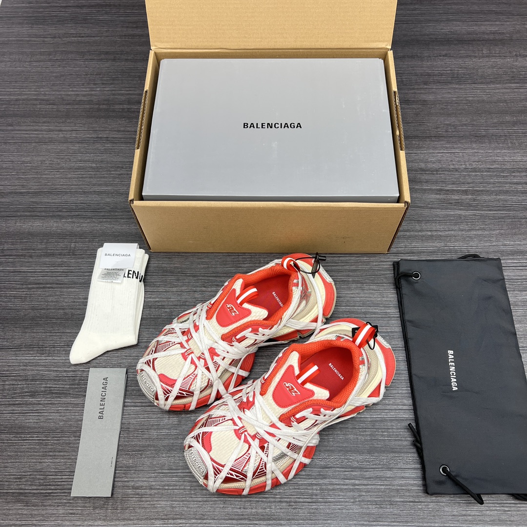 Balenciaga 纯 本Balenciaga Phantom Sneaker 巴黎世家全新做旧十代绑带潮流跑鞋 在延续 Track Trainer 户外轮廓和复杂鞋面结构的同时