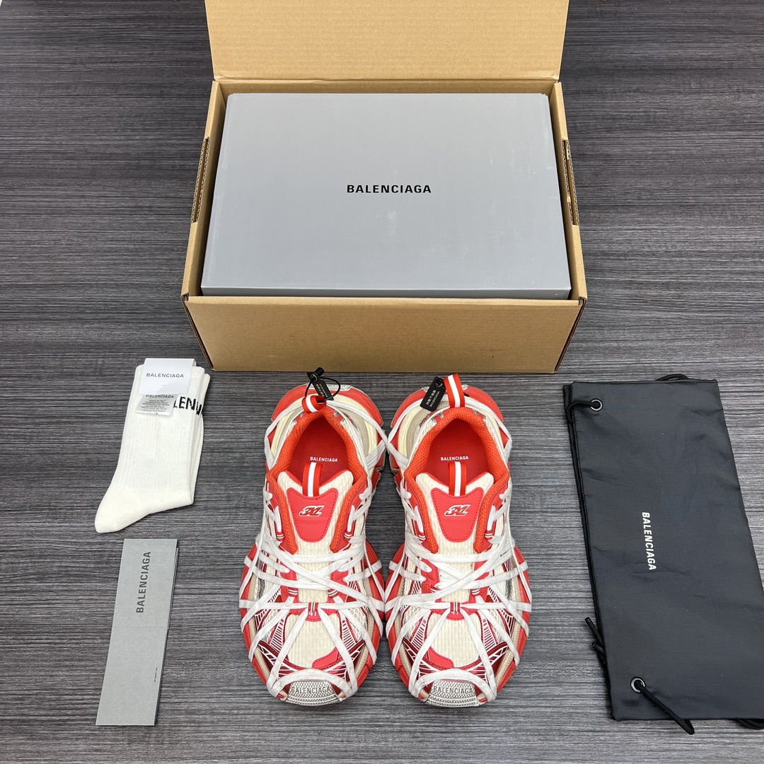 Balenciaga 纯 本Balenciaga Phantom Sneaker 巴黎世家全新做旧十代绑带潮流跑鞋 在延续 Track Trainer 户外轮廓和复杂鞋面结构的同时