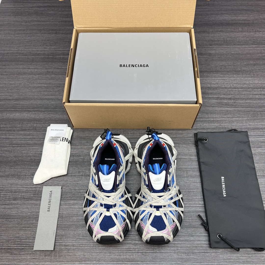 Balenciaga 纯 本Balenciaga Phantom Sneaker 巴黎世家全新做旧十代绑带潮流跑鞋 在延续 Track Trainer 户外轮廓和复杂鞋面结构的同时