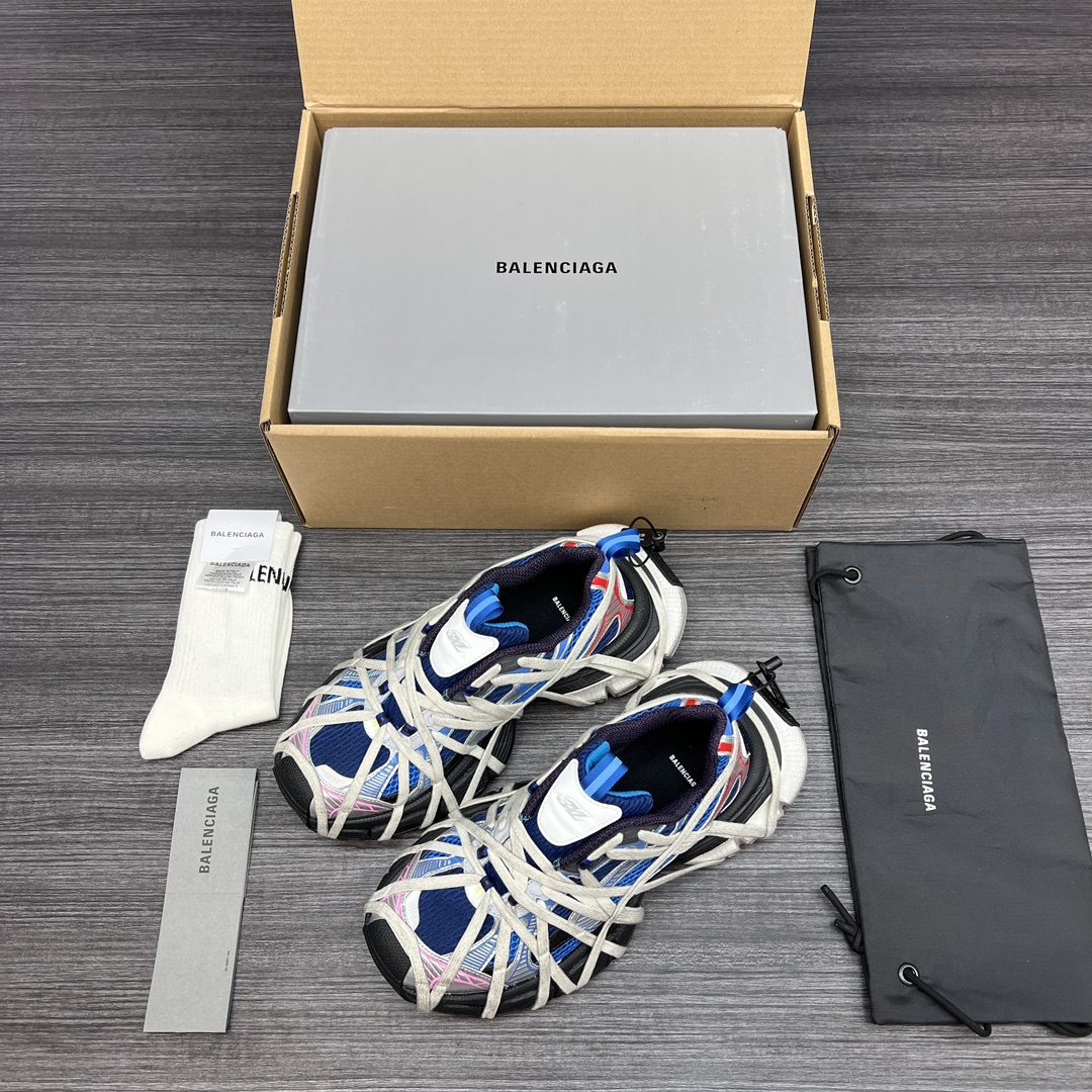 Balenciaga 纯 本Balenciaga Phantom Sneaker 巴黎世家全新做旧十代绑带潮流跑鞋 在延续 Track Trainer 户外轮廓和复杂鞋面结构的同时