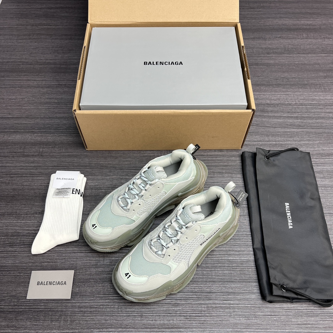 NO:165046,Pure original version Balenciaga Triple S Official air cushion version Pure original version Correct font electric embroidery Correct thickness, position, size Correct side TPU Breathable hole matching Ideal for the original correct air cushion separation sole, pay attention to distinguishing between one shoe and one size marking!  Original outsole made of old craftsmanship, original version is consistent with 