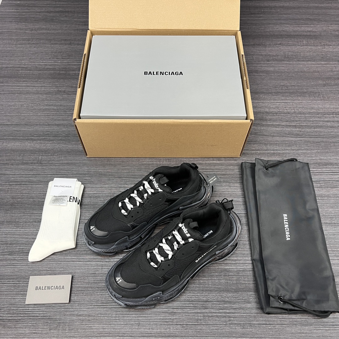 NO:165050,Pure original version Balenciaga Triple S Official air cushion version Pure original version Correct font electric embroidery Correct thickness, position, size Correct side TPU Breathable hole matching Ideal for the original correct air cushion separation sole, pay attention to distinguishing between one shoe and one size marking!  Original outsole made of old craftsmanship, original version is consistent with 