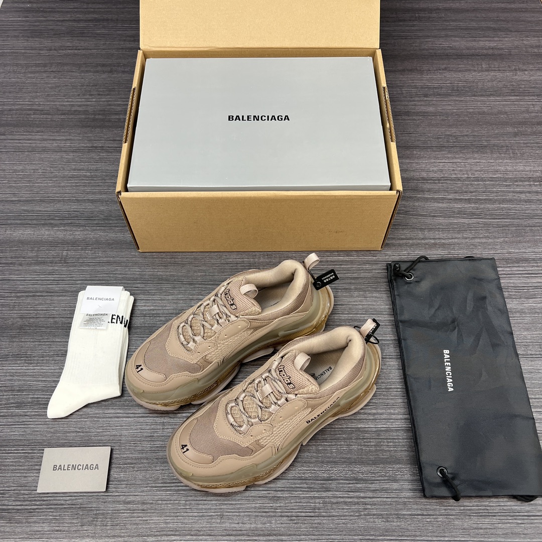 NO:165047,Pure original version Balenciaga Triple S Official air cushion version Pure original version Correct font electric embroidery Correct thickness, position, size Correct side TPU Breathable hole matching Ideal for the original correct air cushion separation sole, pay attention to distinguishing between one shoe and one size marking!  Original outsole made of old craftsmanship, original version is consistent with 